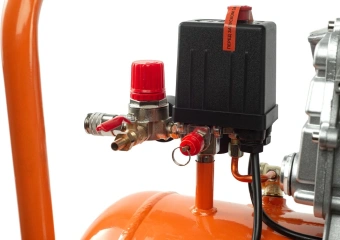 Компрессор поршневой Вихрь КМП-50/300АМ масляный 300л/мин 50л 2000Вт оранжевый - купить недорого с доставкой в интернет-магазине