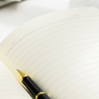 Блокнот Deli EN123LGREY A5 210х143мм искусст. кожа 80л линейка твердая обложка серый - купить недорого с доставкой в интернет-магазине