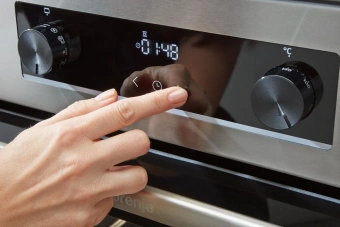 Плита Комбинированная Gorenje GK5C40WF белый (стеклянная крышка) реш.чугун - купить недорого с доставкой в интернет-магазине
