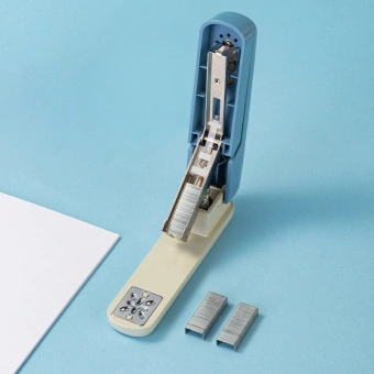 Степлер настольный Deli TA304BLUE Nusign 24/6 26/6 (20листов) синий 50скоб пластик блистер - купить недорого с доставкой в интернет-магазине