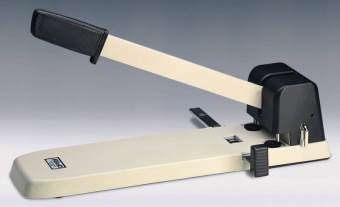 Дырокол Kw-Trio 933 макс.:190лист. металл/пластик черный/белый отв.:2 с линейкой - купить недорого с доставкой в интернет-магазине