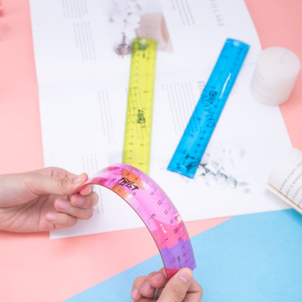 Линейка Deli E6208 пластик дл.20см ассорти гибкая/двухсторонняя шкала - купить недорого с доставкой в интернет-магазине