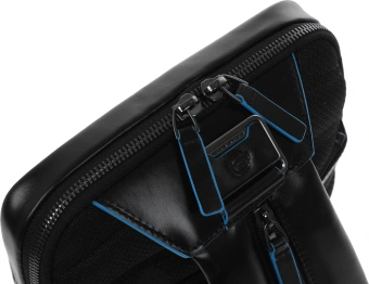 Рюкзак слинг мужской Piquadro Blue Square CA6589B2/N черный натур.кожа - купить недорого с доставкой в интернет-магазине
