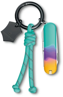 Нож перочинный Victorinox Classic SD Sydney Style (0.6223.E222) 58мм 7функц. ассорти подар.коробка в комплекте: шнурок - купить недорого с доставкой в интернет-магазине