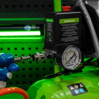 Компрессор поршневой Сибртех МБ 750/10 безмасляный 150л/мин 10л 750Вт зеленый - купить недорого с доставкой в интернет-магазине