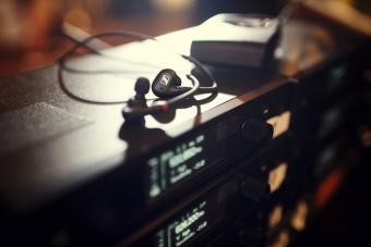 Наушники вкладыши Sennheiser IE 100 Pro 1.3м черный проводные в ушной раковине (508940) - купить недорого с доставкой в интернет-магазине