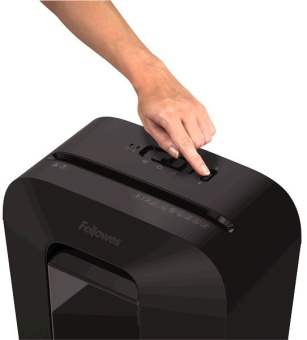 Шредер Fellowes PowerShred LX70 черный (секр.P-4) перекрестный 11лист. 18лтр. скрепки скобы пл.карты - купить недорого с доставкой в интернет-магазине