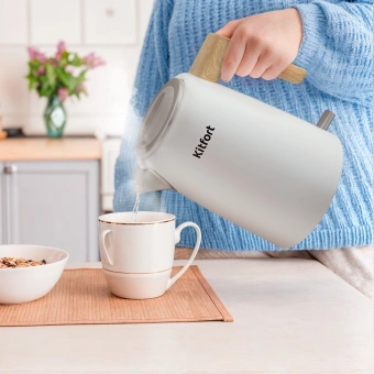 Чайник электрический Kitfort КТ-6794 1.7л. 2200Вт белый/дерево корпус: нерж.сталь/пластик - купить недорого с доставкой в интернет-магазине