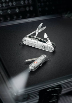 Нож перочинный Victorinox Huntsman (1.3713.T7) 91мм 15функц. серебристый полупрозрачный карт.коробка - купить недорого с доставкой в интернет-магазине