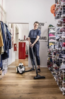 Пылесос Karcher VC 3 (ERP) 700Вт белый/черный - купить недорого с доставкой в интернет-магазине