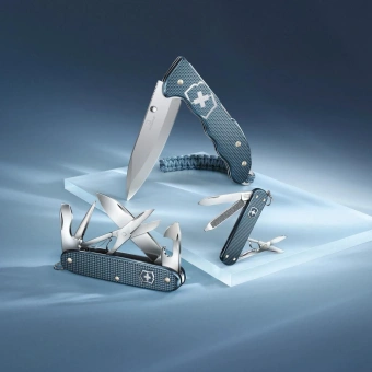 Нож перочинный Victorinox Classic SD Alox LE26 (0.6221.L26) 58мм 5функц. синий подар.коробка - купить недорого с доставкой в интернет-магазине