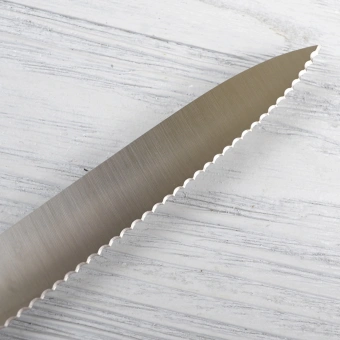 Нож кухонный Victorinox Swiss Classic (6.7733) стальной для чистки овощей и фруктов лезв.100мм серрейт. заточка черный - купить недорого с доставкой в интернет-магазине