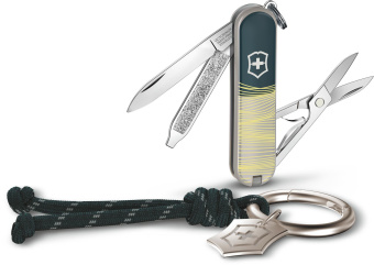 Нож перочинный Victorinox Classic SD New York Style (0.6223.E223) 58мм 7функц. зеленый подар.коробка - купить недорого с доставкой в интернет-магазине