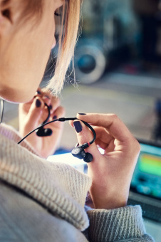 Наушники вкладыши Sennheiser IE 100 Pro 1.3м черный проводные в ушной раковине (508940) - купить недорого с доставкой в интернет-магазине