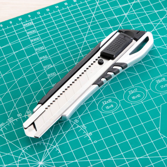 Нож канцелярский Deli E2057 шир.лез.18мм сталь серый/черный блистер - цена, купить или заказать с доставкой в интернет-магазине Нож канцелярский Deli E2057 шир.лез.18мм сталь серый/черный блистер - купить недорого с доставкой в интернет-магазине