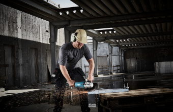 Углошлифовальная машина Makita GA9020SFK 2200Вт 6600об/мин рез.шпин.:M14 d=230мм жестк.кейс - купить недорого с доставкой в интернет-магазине