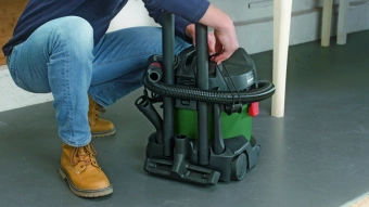 Строительный пылесос Bosch UniversalVac15 1000Вт (уборка: сухая/влажная) зеленый - купить недорого с доставкой в интернет-магазине