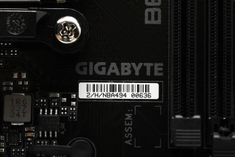 Материнская плата Gigabyte B650M S2H SocketAM5 AMD B650 2xDDR5 mATX AC`97 8ch(7.1) GbLAN RAID+VGA+HDMI+DP - купить недорого с доставкой в интернет-магазине