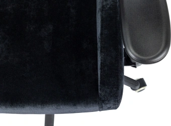 Кресло игровое Zombie 51 черный Light-20 крестов. пластик - купить недорого с доставкой в интернет-магазине