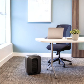 Шредер Fellowes PowerShred LX50 черный (секр.P-4) фрагменты 9лист. 17лтр. скрепки скобы пл.карты - купить недорого с доставкой в интернет-магазине