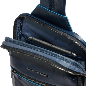 Рюкзак слинг мужской Piquadro Blue Square CA6589B2/BLU2 темно-синий натур.кожа - купить недорого с доставкой в интернет-магазине