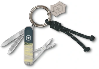 Нож перочинный Victorinox Classic SD New York Style (0.6223.E223) 58мм 7функц. серый подар.коробка в комплекте: шнурок - купить недорого с доставкой в интернет-магазине