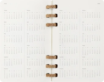 Еженедельник Moleskine ACADEMIC SPIRAL DSSPB12AMWH3 Large 150х210мм 200стр. кремовые страницы спираль черный - купить недорого с доставкой в интернет-магазине