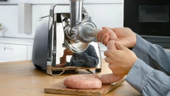 Мясорубка Bosch MFW67440 2000Вт черный/серебристый - купить недорого с доставкой в интернет-магазине