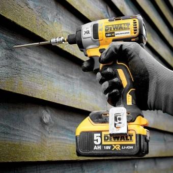 Шуруповерт DeWalt DCF887NT-XJ аккум. патрон:быстрозажимной - купить недорого с доставкой в интернет-магазине