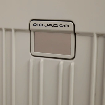 Чемодан Piquadro POP (BV4425POP/BE) 40x20x55см 31л. 2.87кг. поликарбонат бежевый - купить недорого с доставкой в интернет-магазине