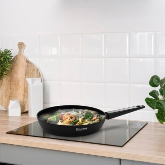 Сковорода Rondell Blitz RDA-1914 круглая 28см покрытие: Xylan Plus ручка несъемная (без крышки) черный - купить недорого с доставкой в интернет-магазине