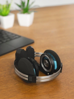 Гарнитура накладные Koss Porta Pro Wireless 2.0 черный/серебристый беспроводные bluetooth оголовье (80004324) - купить недорого с доставкой в интернет-магазине