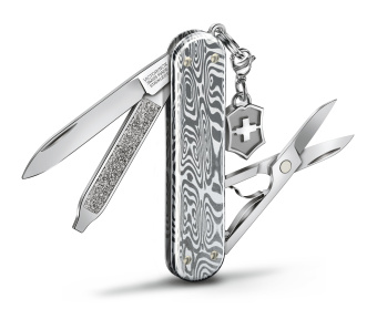 Нож перочинный Victorinox Classic Brilliant Damast (0.6221.34) 58мм 5функц. серебристый подар.коробка - купить недорого с доставкой в интернет-магазине