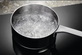 Индукционная варочная поверхность Electrolux LIL61424C черный - купить недорого с доставкой в интернет-магазине