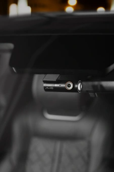 Видеорегистратор Mio MiVue J35 черный 4Mpix 2560x1440 1440p 150гр. GPS SSC3337DE - купить недорого с доставкой в интернет-магазине