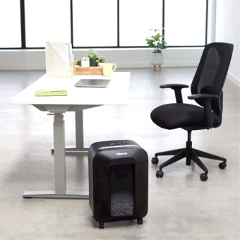Шредер Fellowes PowerShred LX85 черный (секр.P-4) фрагменты 12лист. 19лтр. скрепки скобы пл.карты - купить недорого с доставкой в интернет-магазине
