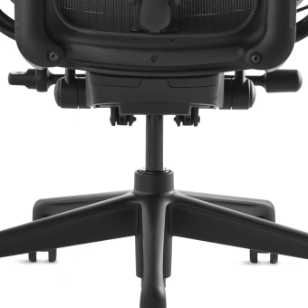 Кресло эргономичное Herman Miller Aeron C Large черный сетка с подголов. крестов. пластик - купить недорого с доставкой в интернет-магазине