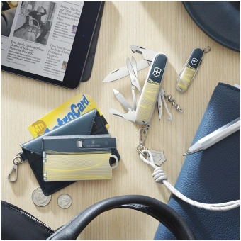 Нож перочинный Victorinox Companion New York Style (1.3909.E223) 91мм 16функц. серый подар.коробка в комплекте: шнурок на шею - купить недорого с доставкой в интернет-магазине