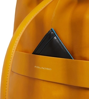 Рюкзак женский Piquadro Blue Square CA6678B2/G горчичный натур.кожа - купить недорого с доставкой в интернет-магазине