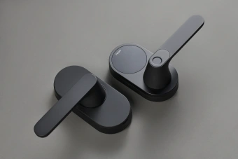 Умный замок Aqara Smart Door Lock U300 накладной разбл.отпеч.паль./код/пар/NFC/прил/мех.кл черный (DL-D02D_BL) - купить недорого с доставкой в интернет-магазине