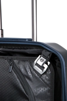 Чемодан Piquadro PQ LIGHT (BV4425PQL/BLUO) 40x55x20см 31л. 1.99кг. поликарбонат синий - купить недорого с доставкой в интернет-магазине