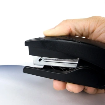 Степлер Kw-Trio 05564 Half-strip Bias 24/6 26/6 (20листов) черный 100скоб - купить недорого с доставкой в интернет-магазине