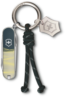 Нож перочинный Victorinox Classic SD New York Style (0.6223.E223) 58мм 7функц. зеленый подар.коробка - купить недорого с доставкой в интернет-магазине