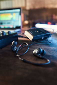 Наушники вкладыши Sennheiser IE 100 Pro 1.3м черный проводные в ушной раковине (508940) - купить недорого с доставкой в интернет-магазине