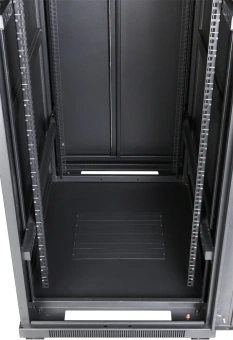 Шкаф серверный Lanmaster (TWT-CBB-47U-6X6-G1) напольный 47U 600x600мм пер.дв.стекл металл 2 бок.пан. 800кг черный 526мм 95кг 2277мм IP20 металл - купить недорого с доставкой в интернет-магазине