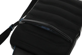Рюкзак слинг мужской Piquadro Blue Square CA6589B2/N черный натур.кожа - купить недорого с доставкой в интернет-магазине