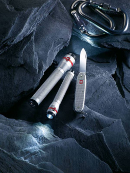 Нож перочинный Victorinox Farmer Alox (0.8241.26) 93мм 9функц. серебристый карт.коробка - купить недорого с доставкой в интернет-магазине