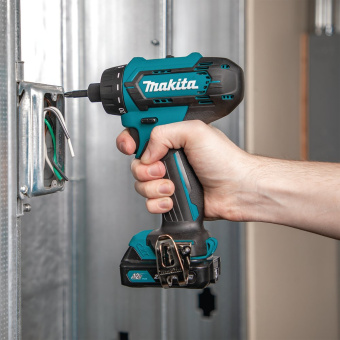 Дрель-шуруповерт Makita DF033DWAE аккум. патрон:шестигр.1/4" (кейс в комплекте) - купить недорого с доставкой в интернет-магазине