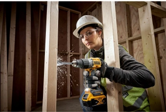 Шуруповерт DeWalt DCD805P2T-QW аккум. патрон:быстрозажимной (кейс в комплекте) - купить недорого с доставкой в интернет-магазине
