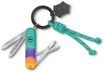 Нож перочинный Victorinox Classic SD Sydney Style (0.6223.E222) 58мм 7функц. ассорти подар.коробка в комплекте: шнурок - купить недорого с доставкой в интернет-магазине
